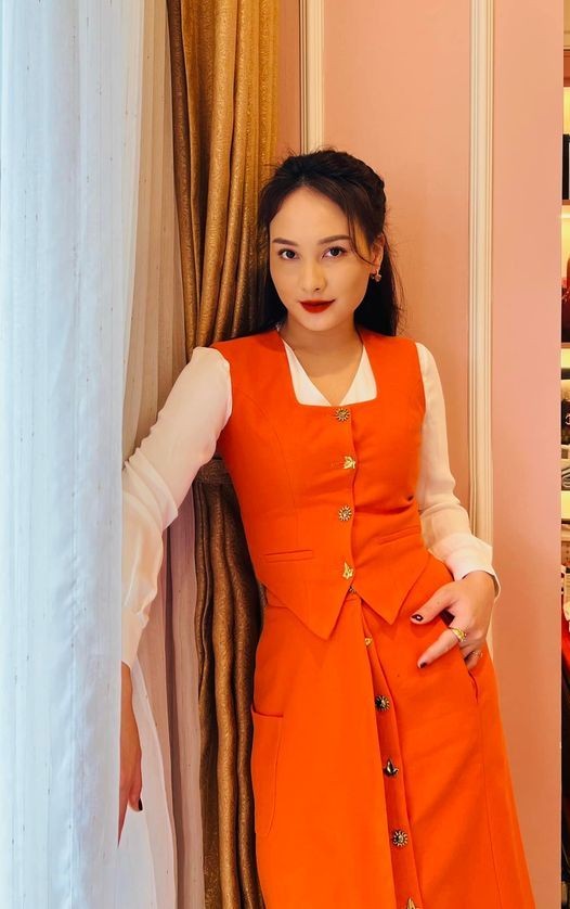 Sao Việt: Ngô Thanh Vân khoe nhẫn đính hôn