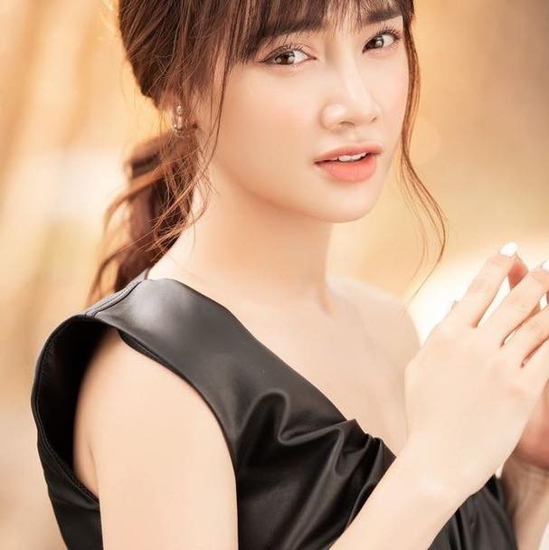 Sao Việt: Tự Long đăng ảnh bên các chiến sĩ