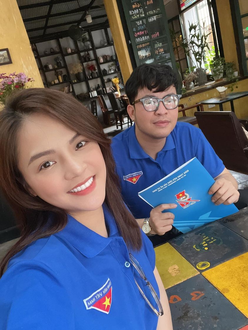 Sao Việt: Tự Long đăng ảnh bên các chiến sĩ