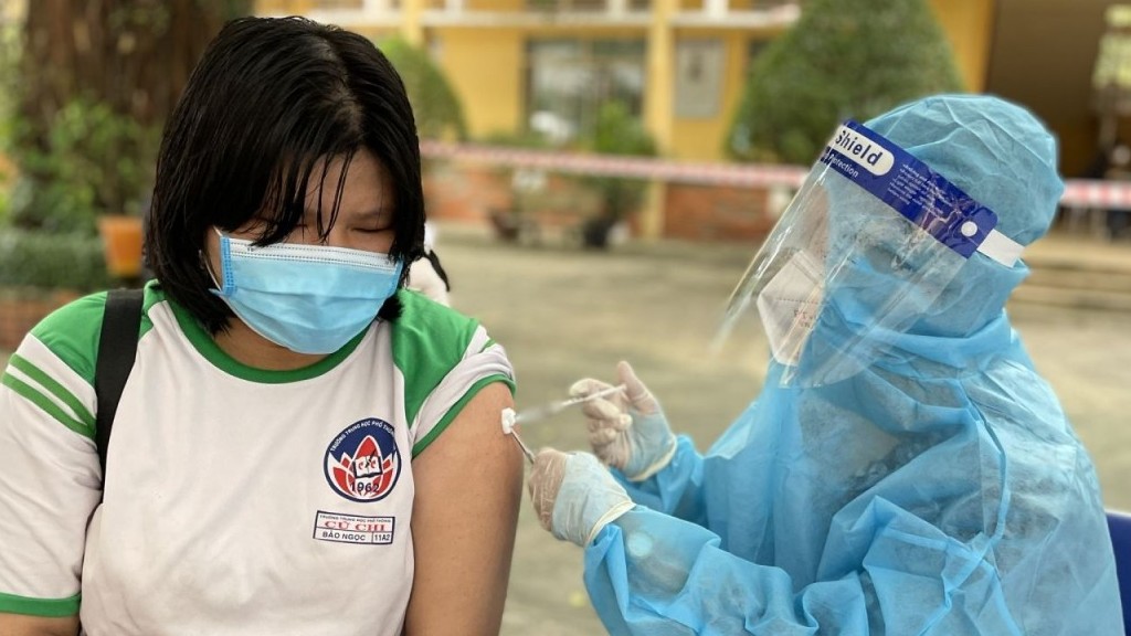 'Tiêm được vaccine Covid-19 mới yên tâm đưa trẻ đến trường, nếu nhiễm cũng giảm thiểu rủi ro'