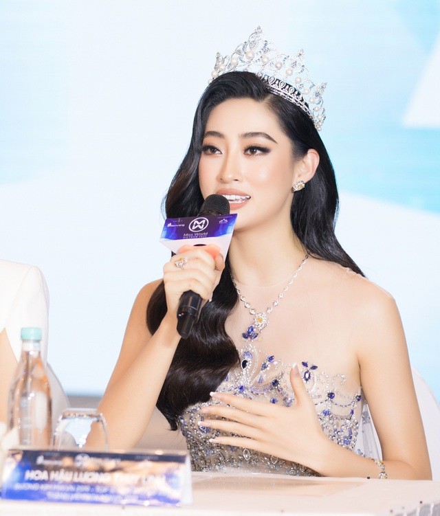 Trần Tiểu Vy, Lương Thùy Linh "đáp trả" khi bị nghi ngờ khả năng giám khảo