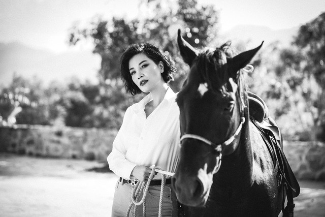 Tứ đại mỹ nhân Việt quý phái trong bộ ảnh đen trắng