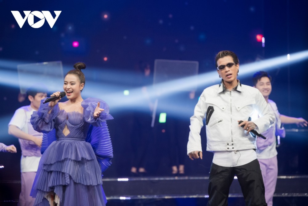 Nhà báo Lại Văn Sâm lần đầu song ca cùng Mỹ Tâm trên sóng truyền hình