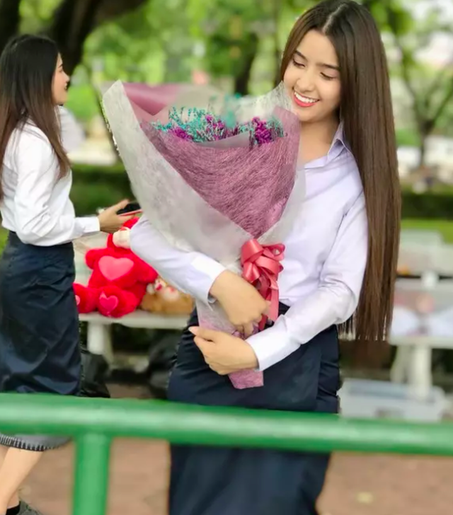 Nhan sắc quyến rũ của tân Hoa hậu Lào