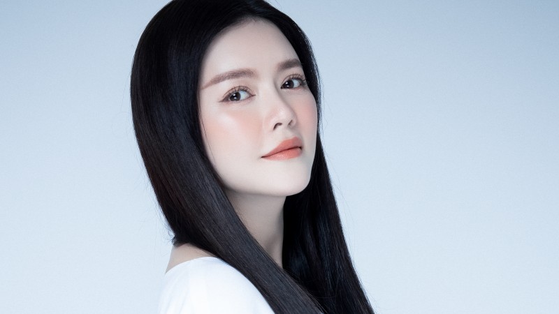 ‘Mỹ nhân không tuổi’ Lý Nhã Kỳ làm tan chảy trái tim bao người với màu trắng tinh khôi