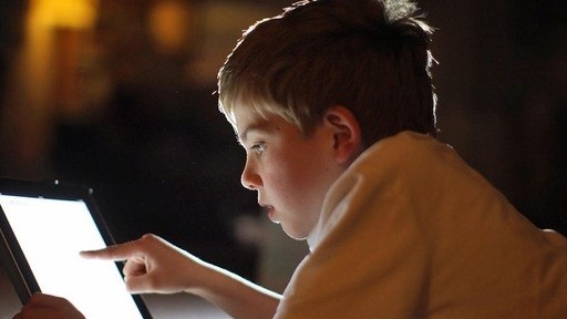 Trẻ em bị xâm hại, bị đuổi nước, rơi từ nhà cao tầng: 'Tấm lưới' an toàn nào dành cho trẻ?