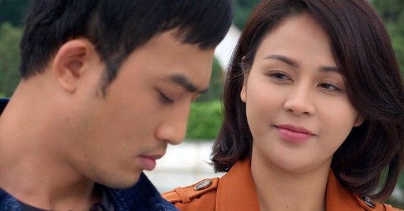 Hướng dương ngược nắng khiến người xem bực bội, vì đâu? Hướng dương ngược nắng khiến người xem bực bội, vì đâu?