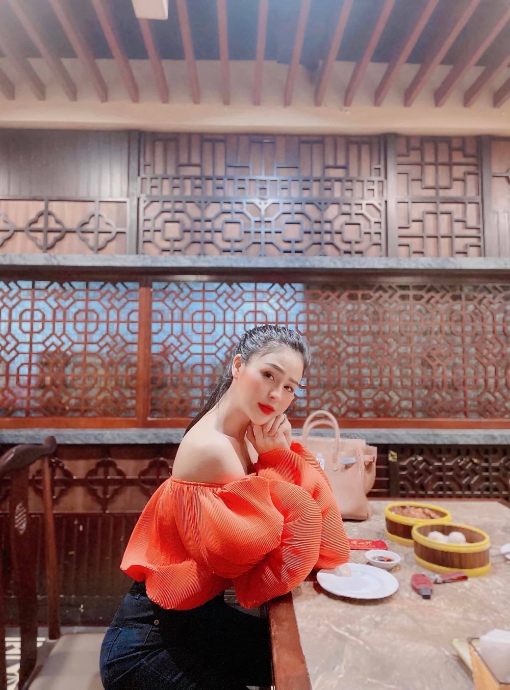 'Cân' nhan sắc cô Minh HH và mẹ bé Cami trong Hướng dương ngược nắng