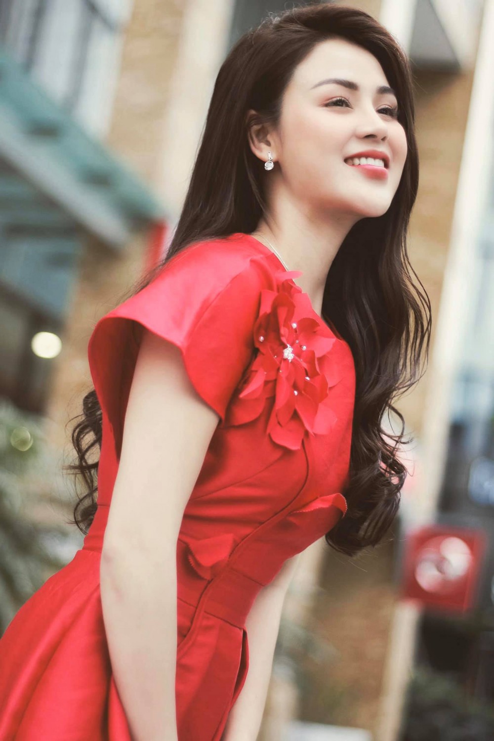 'Cân' nhan sắc cô Minh HH và mẹ bé Cami trong Hướng dương ngược nắng