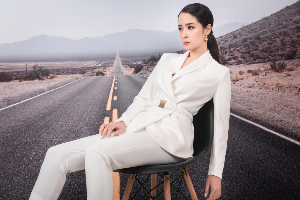 'Cân' nhan sắc cô Minh HH và mẹ bé Cami trong Hướng dương ngược nắng