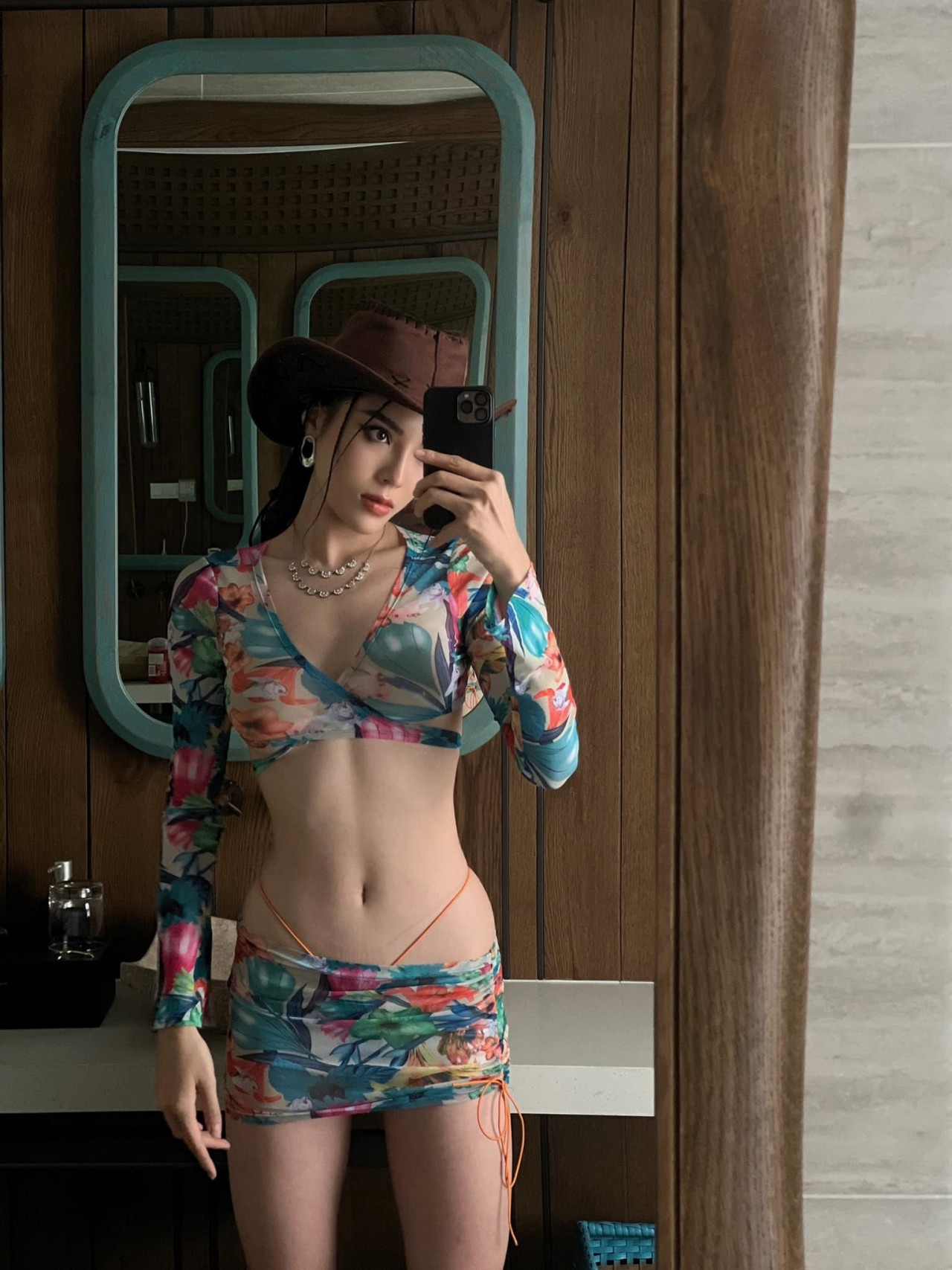 Kỳ Duyên khoe dáng chuẩn