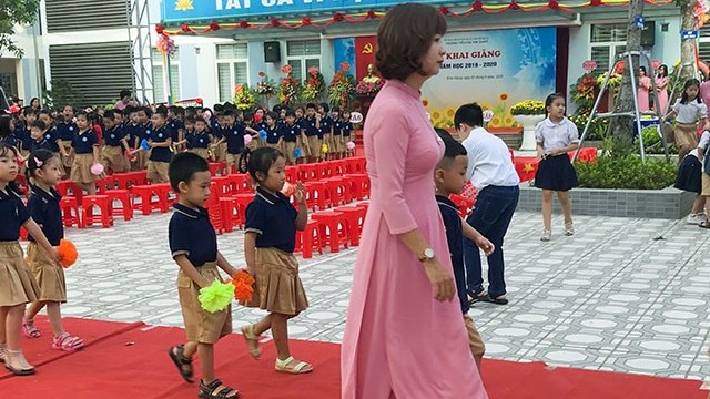 Hà Nội: Hôm nay, học sinh lớp 1-6 đến trường, vui như thể ngày hội