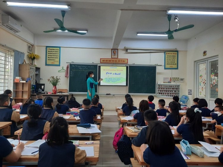 Hà Nội lý giải quyết định 'chóng vánh' cho tiểu học và lớp 6 học trực tiếp