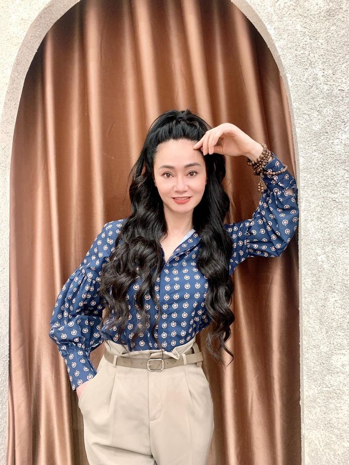 Sao Việt: Lý Nhã Kỳ tình tứ bên bạn diễn, Lương Thu Trang quyến rũ hết nấc