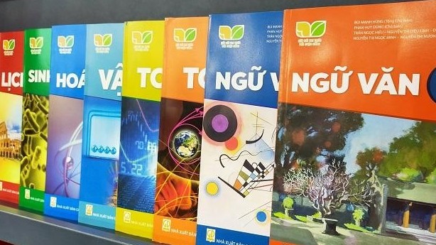Sách giáo khoa mới lớp 3, 7, 10, giá bao nhiêu?