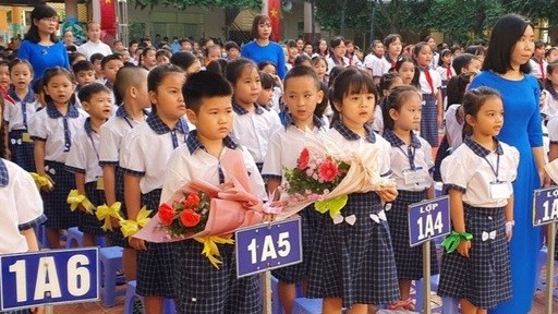 Ngành giáo dục làm mọi phương án để kịp 'cán đích' năm học, nhiều trường thi trực tuyến