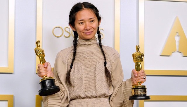 Đã qua rồi cái thời 'gặp đàn ông nói công việc, gặp phụ nữ bàn ngoại hình'