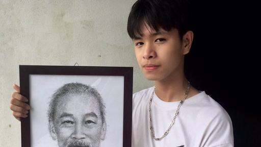 Độc đáo bức tranh chân dung Bác Hồ bằng chữ của học sinh lớp 10