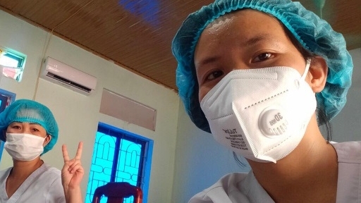 Xúc động bức thư thầy giáo gửi vợ y sĩ ở tâm dịch Bắc Giang