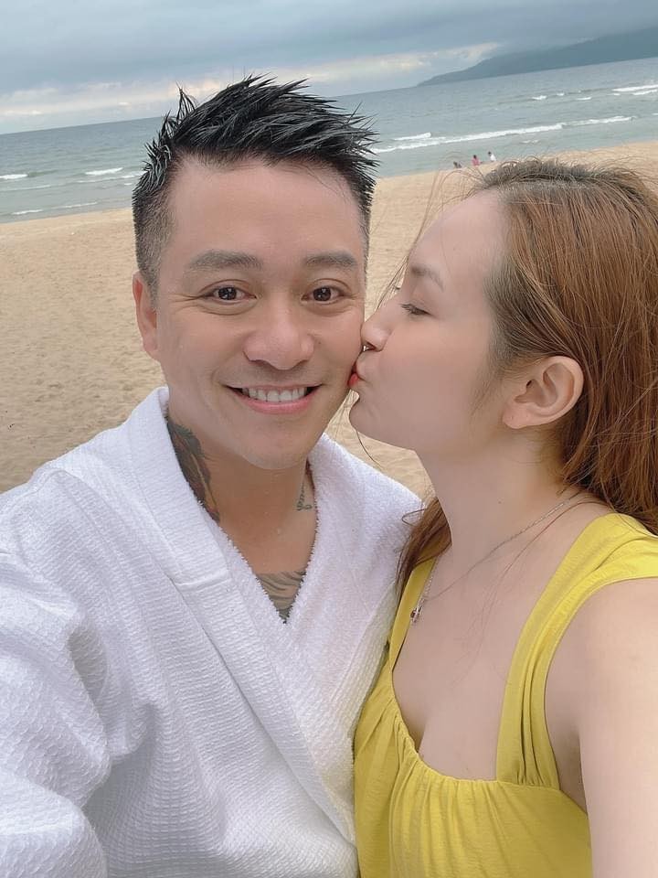 Sao Việt: Hồng Diễm khoe dáng chuẩn, Phan Minh Huyền 'tình tứ' bên Đình Tú