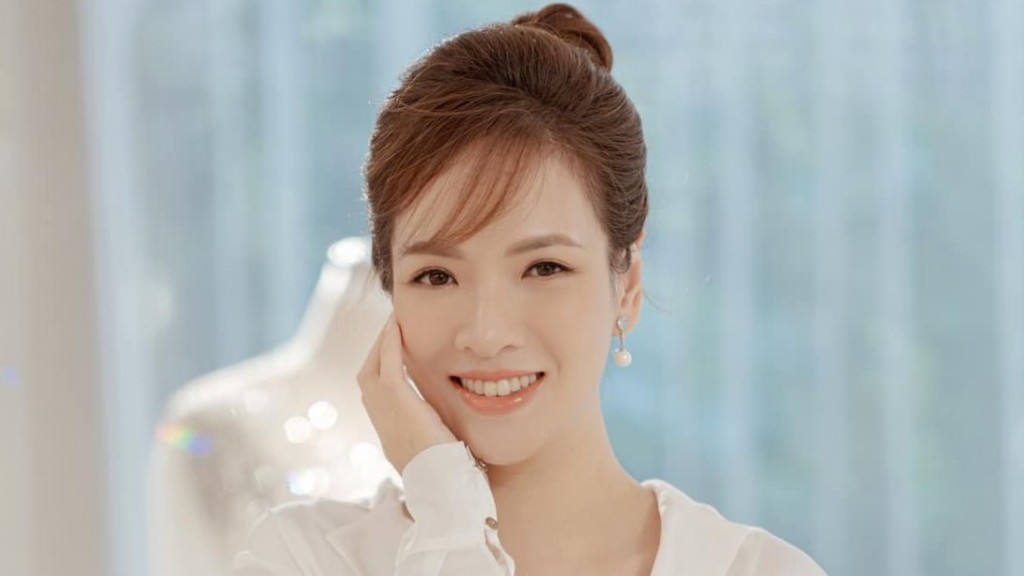 Sao Việt: Nghệ sĩ Lan Hương than thở vì vai mẹ chồng phim Thương ngày nắng về, Mai Phương Thúy khoe đường cong quyến rũ