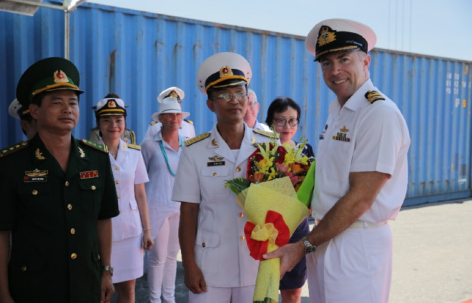 Tàu chiến Australia cập cảng Tiên Sa - Đà Nẵng