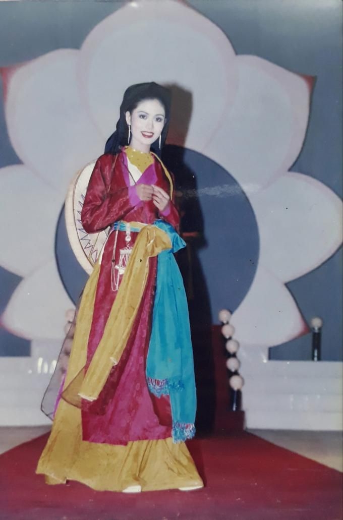 Hình ảnh đăng quang gây sốt của Hoa hậu Thu Thủy