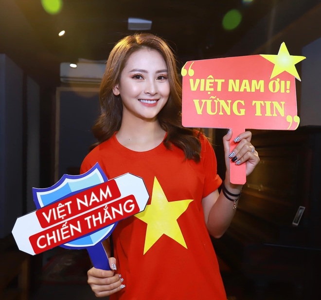 Trận Việt Nam vs Indonesia: Dàn sao... 'bão online'