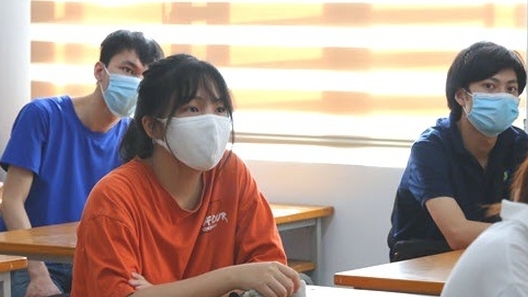 Sự cố thi hi hữu: Vừa làm bài Toán phải đổi sang môn Văn, vì sao?