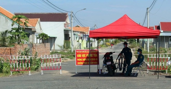 Vụ F0 trốn cách ly: Lẩn trốn sau vườn cây rậm rạp gần nhà Vụ F0 trốn cách ly: Lẩn trốn sau vườn cây rậm rạp gần nhà