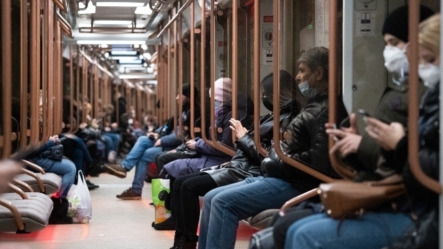 Dịch Covid-19: Nga sẽ tiêm vaccine có thu phí dành cho người nước ngoài, số ca tử vong tại thủ đô Moscow tăng mạnh