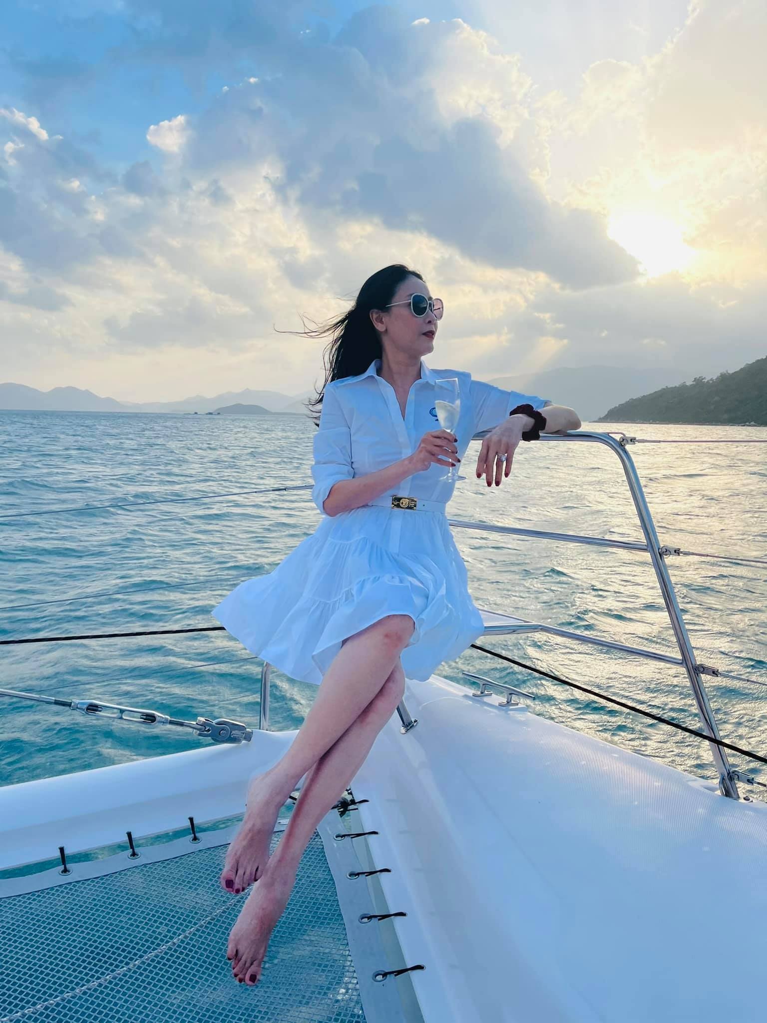 Nhan sắc đáng ngưỡng mộ của Hoa hậu Hà Kiều Anh