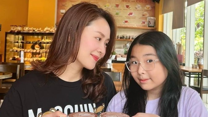 Sao Việt: Hồng Diễm khoe con gái, Đông Nhi đăng khoảnh khắc 'khó đỡ'