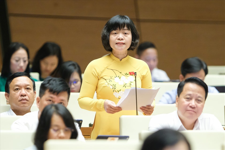 Đại biểu Nguyễn Anh Trí: Ngành Y tế cả nước đang chao đảo, những chiến binh áo trắng bải hoải đứng nhìn... Đại biểu Nguyễn Anh Trí: Ngành Y tế cả nước đang chao đảo, những chiến binh áo trắng bải hoải đứng nhìn...