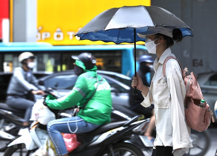 Hà Nội trải qua đợt nắng nóng khủng khiếp