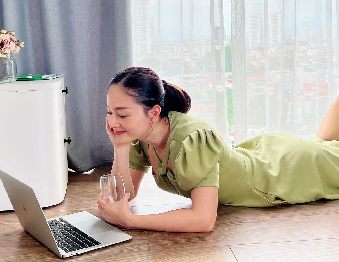 Sao Việt: Noo Phước Thịnh 'tình tứ' bên Mai Phương Thúy,