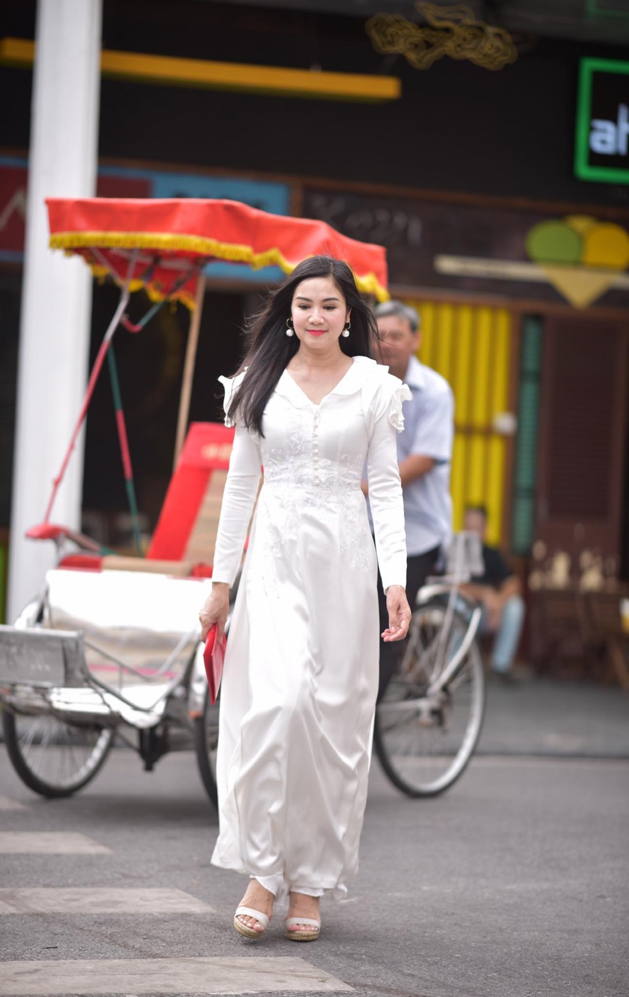 Nhan sắc 'vạn người mê' của NSND Thu Hà