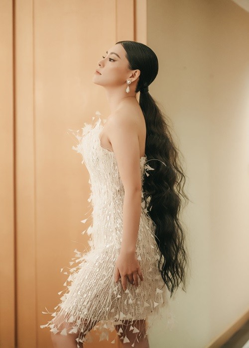 Nhan sắc Bùi Lan Hương - người vào vai Khánh Ly phim Em và Trịnh