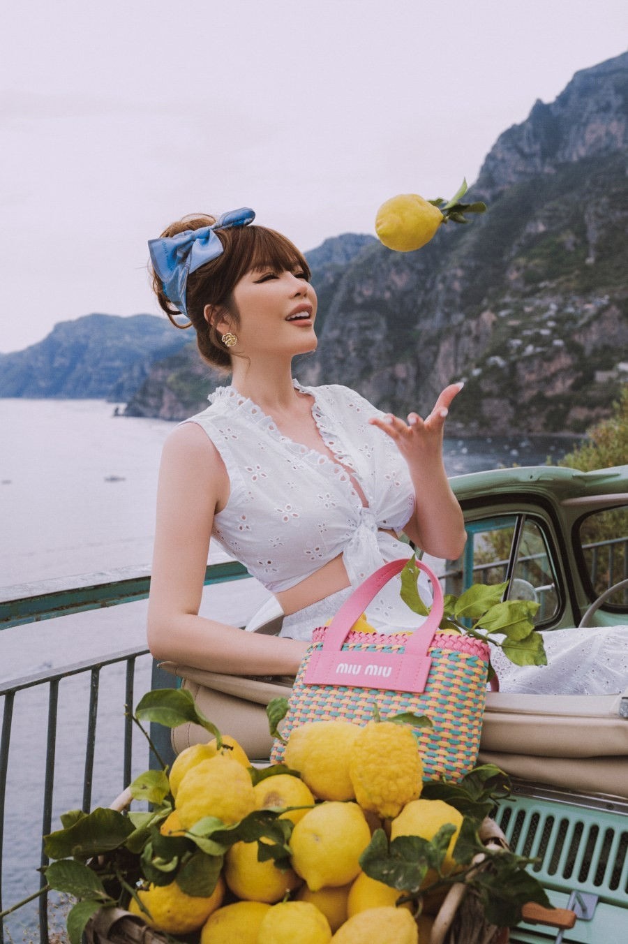 Lý Nhã Kỳ 'hóa nàng thơ' bên bờ biển Positano, Italy Lý Nhã Kỳ 'hóa nàng thơ' bên bờ biển Positano, Italy