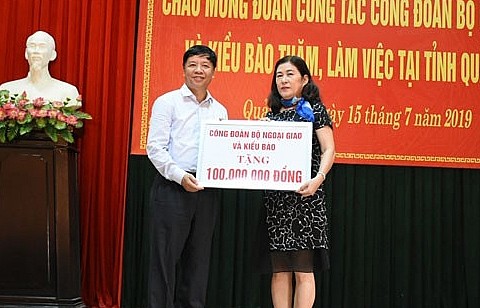 Đoàn Thanh thiếu niên kiều bào tri ân các anh hùng liệt sĩ tại nghĩa trang Trường Sơn