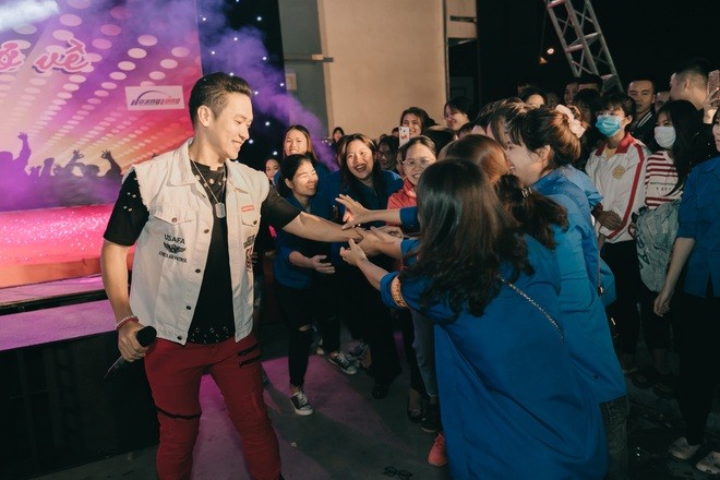 Ca sĩ Duy Khoa phim Mùa hoa tìm lại