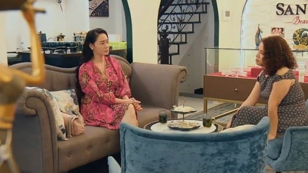 Hương vị tình thân tập 57: Bà Sa 'bơm đểu' Nam dùng khổ nhục kế, Thy nghe lén bố chồng, Nam ngượng chín mặt khi Long bất ngờ xuất hiện