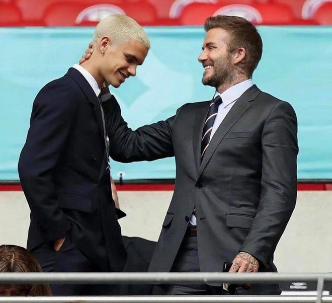 David Beckham đẹp trai "lồng lộng" khi đi xem đội Anh đá bán kết Euro 2020