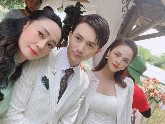 Hương vị tình thân: Lộ hậu trường đám cưới, khán giả đoán già đoán non là của cặp Nam - Long