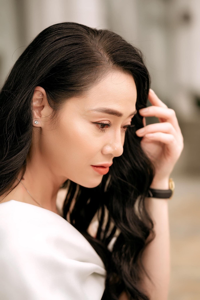 Hương vị tình thân: Ngỡ ngàng với nhan sắc trẻ trung của người đàn bà bị ghét nhất phim - Quách Thu Phương Hương vị tình thân: Ngỡ ngàng với nhan sắc trẻ trung của người đàn bà bị ghét nhất phim - Quách Thu Phương