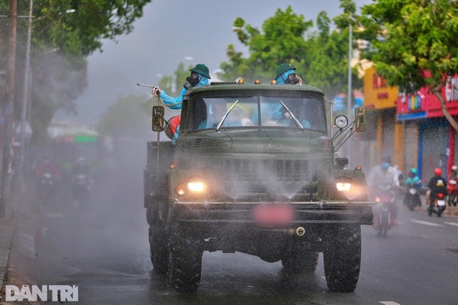 Bí thư Hà Nội yêu cầu Bộ Tư lệnh Thủ đô phun khử khuẩn toàn thành phố Bí thư Hà Nội yêu cầu Bộ Tư lệnh Thủ đô phun khử khuẩn toàn thành phố