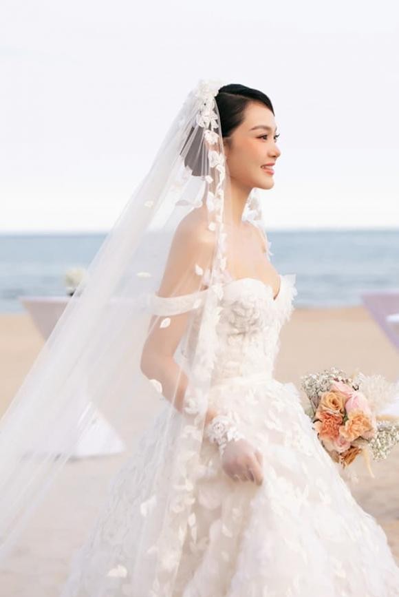 Minh Hằng tung bộ ảnh đẹp đến từng centimet sau đám cưới Minh Hằng tung bộ ảnh đẹp đến từng centimet sau đám cưới