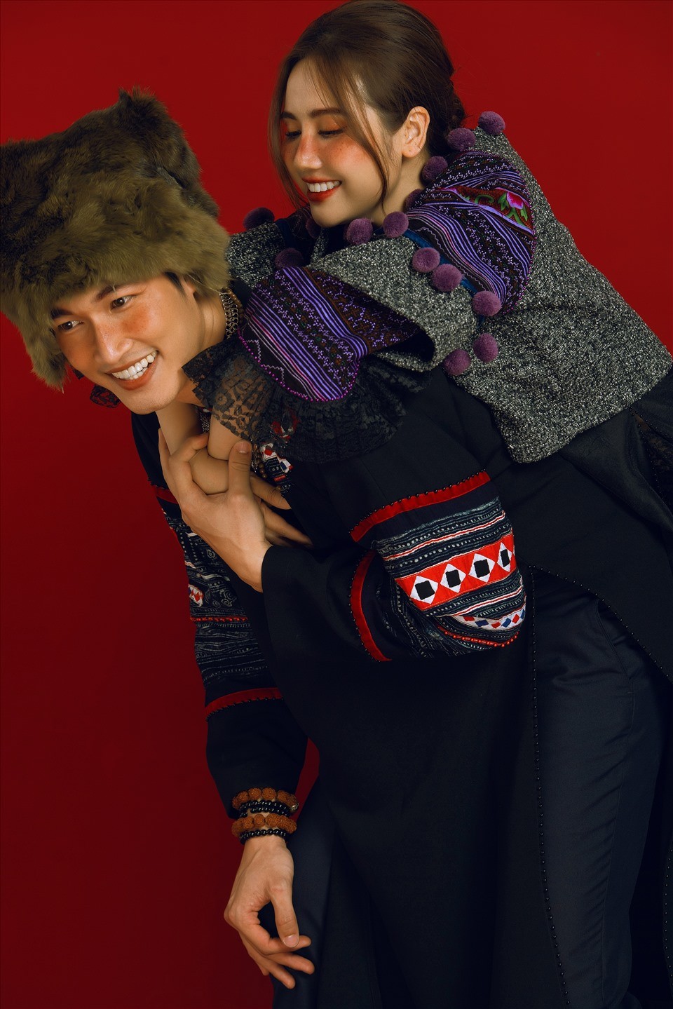 Thương ngày nắng về: Ngắm bộ ảnh cưới khác lạ của đôi 'trai tài gái sắc' Đình Tú - Minh Huyền