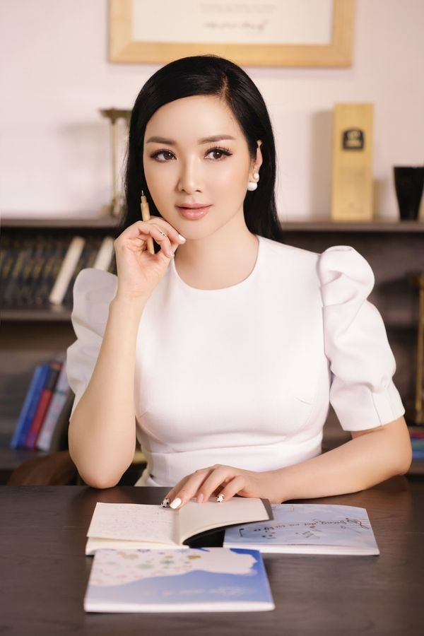 Phát sốt trước nhan sắc của Hoa hậu Giáng My sau 30 năm đăng quang Phát sốt trước nhan sắc của Hoa hậu Giáng My sau 30 năm đăng quang