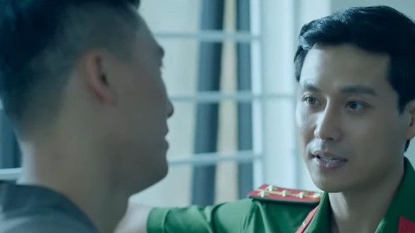 Đấu trí tập 2: Tuấn 'nháy' và bà Bằng đối phó ra sao khi khả năng bị bại lộ?